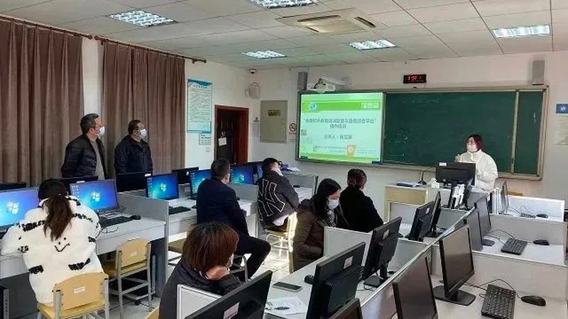 此外，考生还需满足以下条件才能申请毕业：